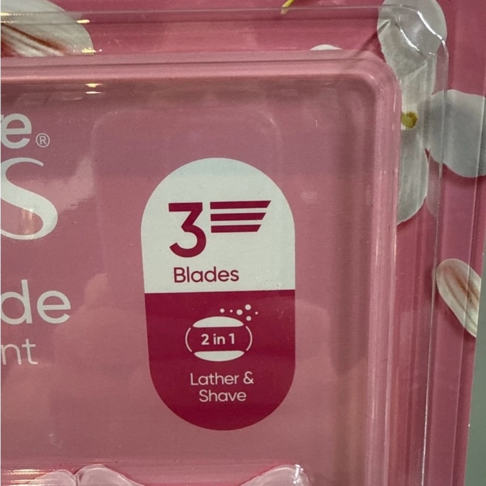 Gillette Venus Comfortglide White Tea Scent 1 Razor Plus 12 Cartridges NEW - Picture 4 of 7